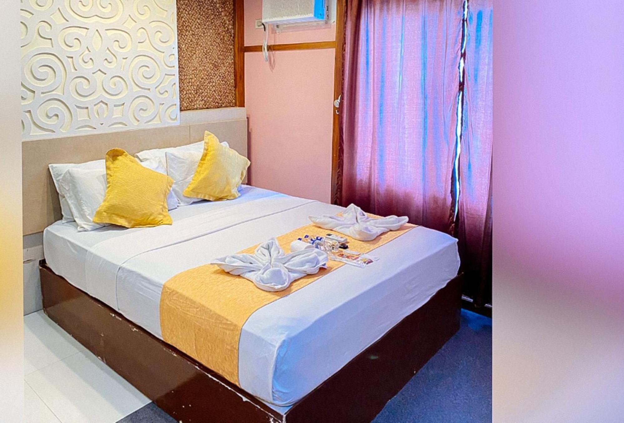 Villa Rosita Hotel Naga City By Reddoorz Zewnętrze zdjęcie
